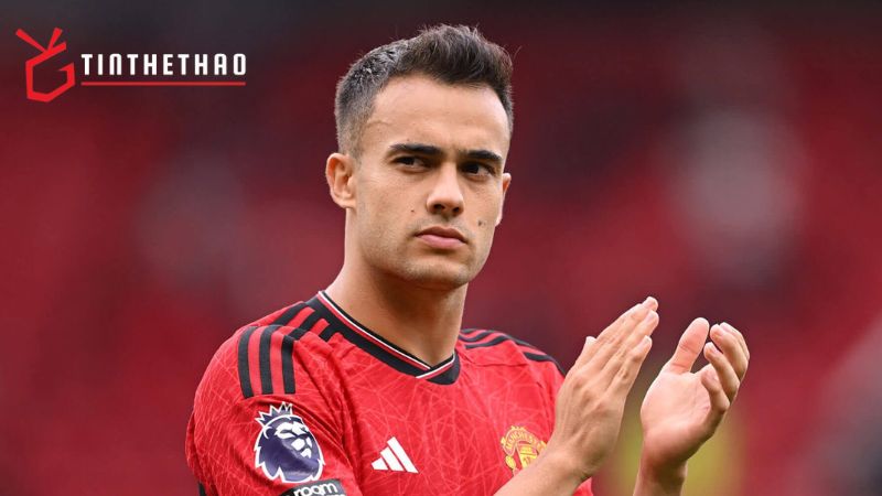 Man Utd trả lại hậu vệ cho Tottenham