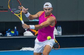 Rafael Nadal tập luyện chuẩn bị cho màn tái xuất Paris Masters