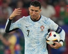 Bồ Đào Nha thua sốc Georgia, Ronaldo tịt ngòi